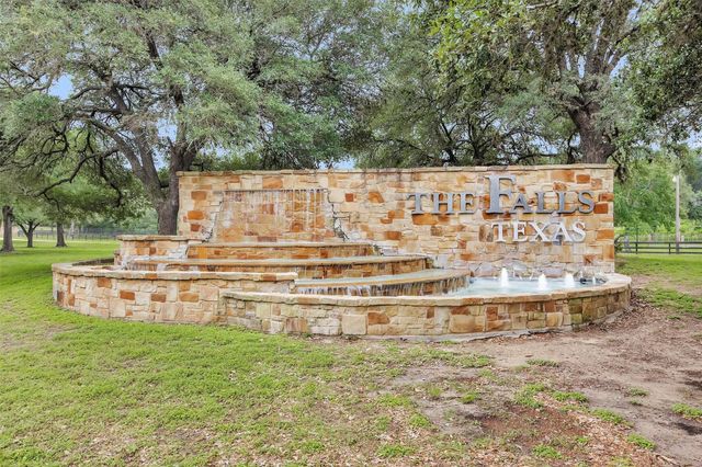 105 Seminole Drive, New Ulm, TX 78950