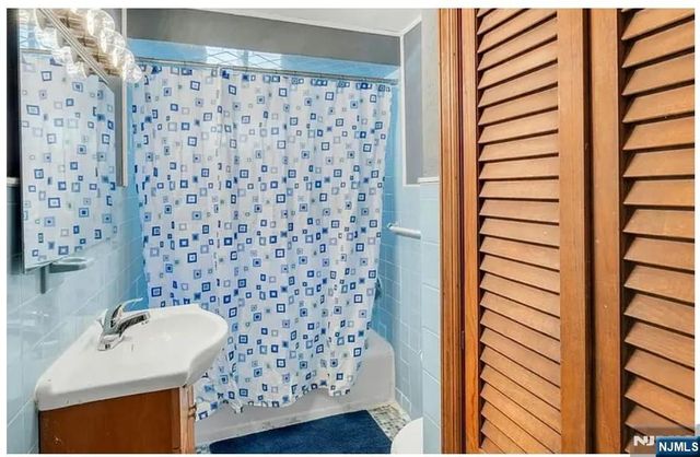 649 New Jersey Avenue, Lyndhurst, NJ 07071