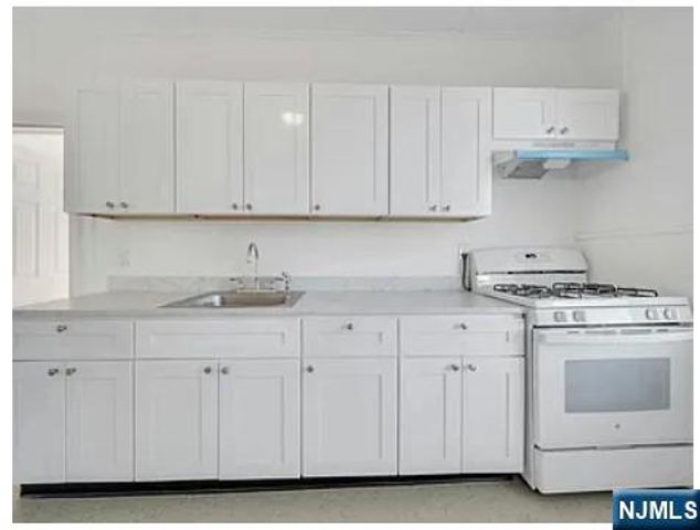 649 New Jersey Avenue, Lyndhurst, NJ 07071