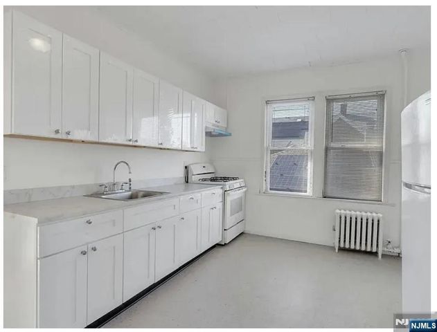 649 New Jersey Avenue, Lyndhurst, NJ 07071