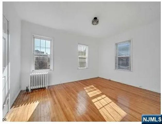 649 New Jersey Avenue, Lyndhurst, NJ 07071