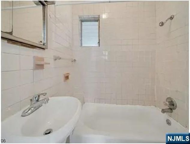 649 New Jersey Avenue, Lyndhurst, NJ 07071