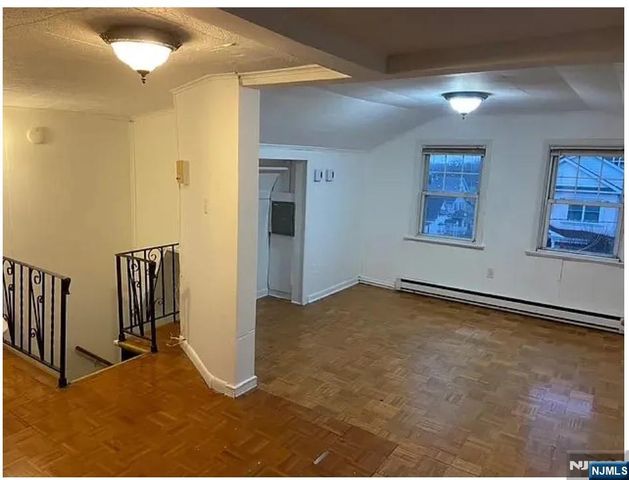 649 New Jersey Avenue, Lyndhurst, NJ 07071