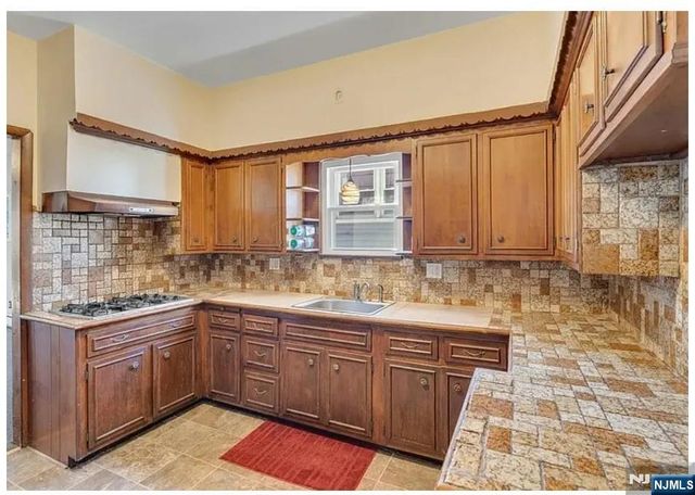 649 New Jersey Avenue, Lyndhurst, NJ 07071