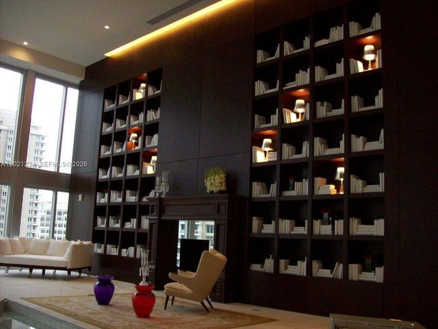 475 Brickell Ave 1813, Miami, FL 33131