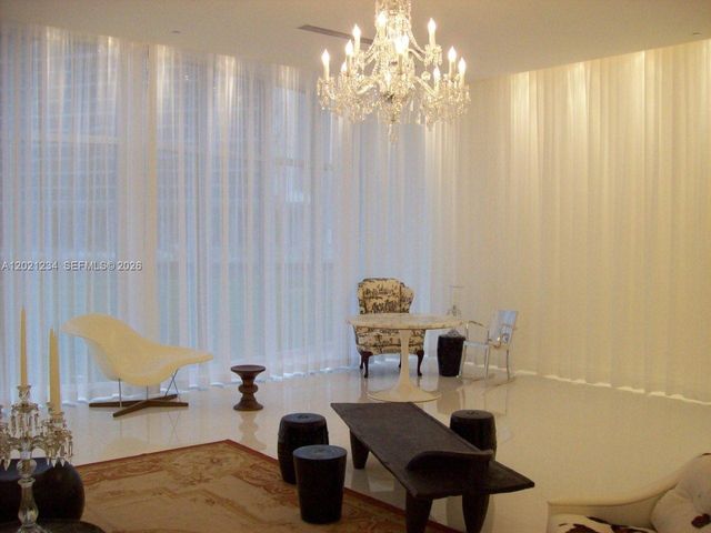 475 Brickell Ave 1813, Miami, FL 33131