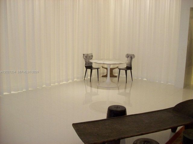 475 Brickell Ave 1813, Miami, FL 33131