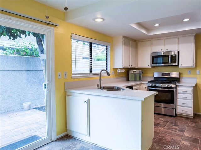 929 Thistlegate, Oak Park, CA 91377