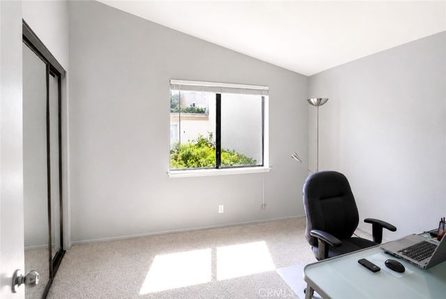 929 Thistlegate, Oak Park, CA 91377