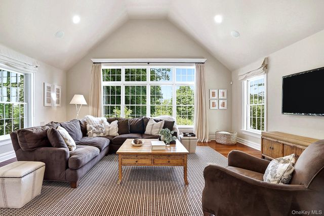 40 Algonquin Drive, Chappaqua, NY 10514