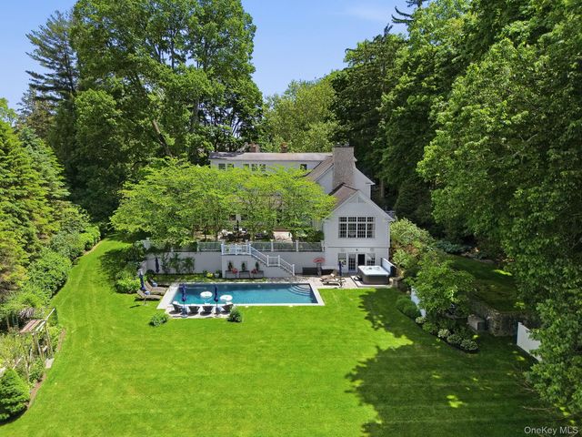40 Algonquin Drive, Chappaqua, NY 10514