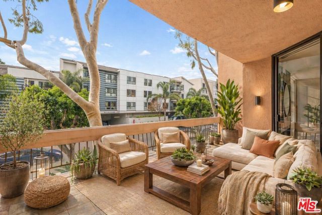 740 N Kings Road 102, West Hollywood, CA 90069