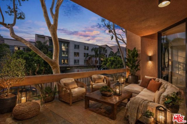 740 N Kings Road 102, West Hollywood, CA 90069