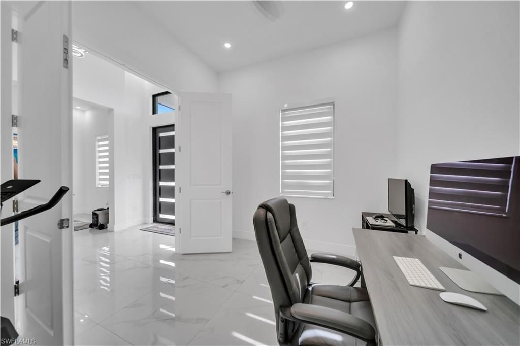 Image 10 of property listing at 2127 SW 17TH PL, Cape Coral, FL 33991