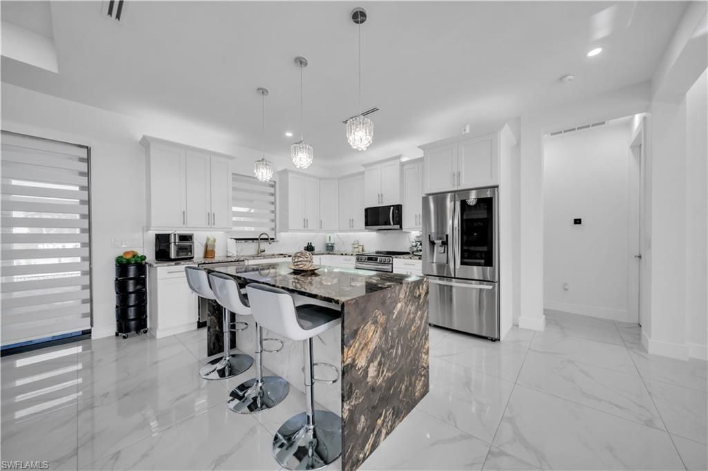 Image 11 of property listing at 2127 SW 17TH PL, Cape Coral, FL 33991
