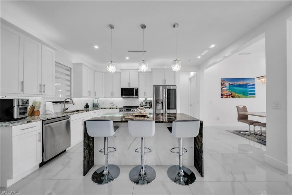Image 12 of property listing at 2127 SW 17TH PL, Cape Coral, FL 33991
