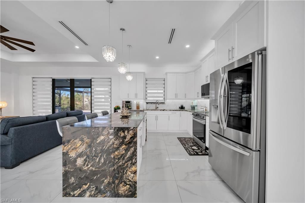 Image 15 of property listing at 2127 SW 17TH PL, Cape Coral, FL 33991