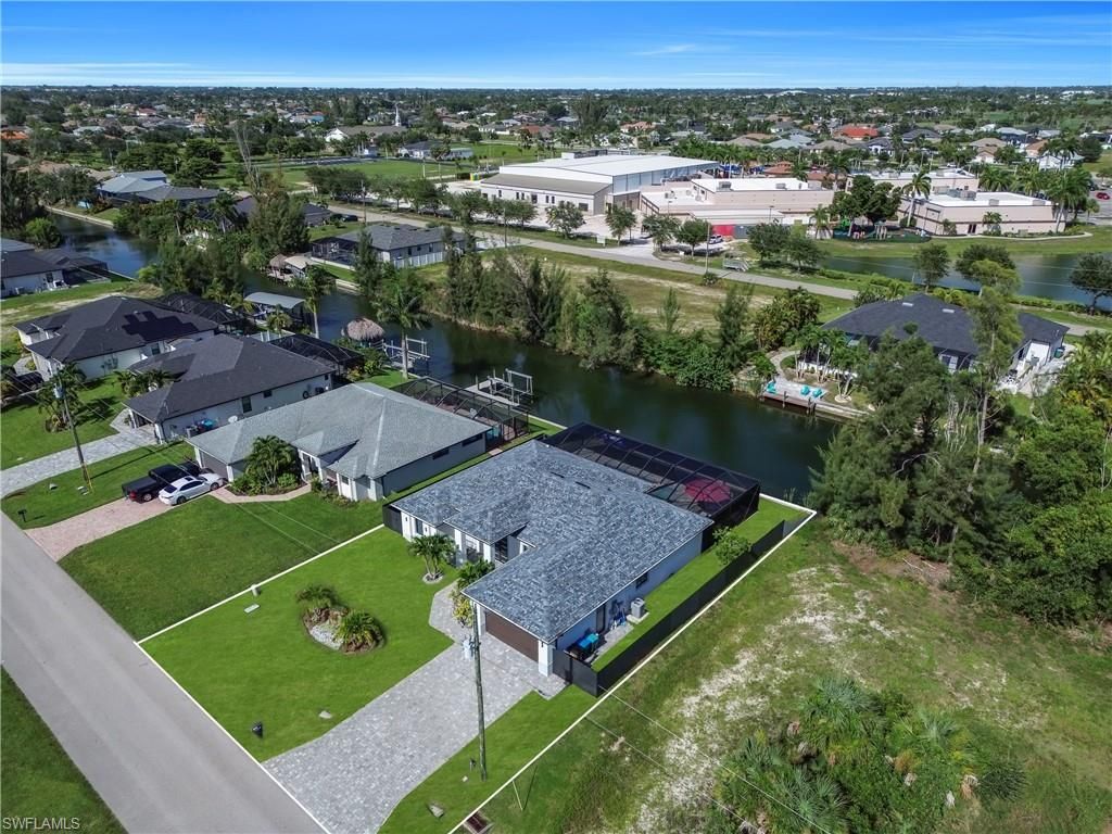 Image 2 of property listing at 2127 SW 17TH PL, Cape Coral, FL 33991