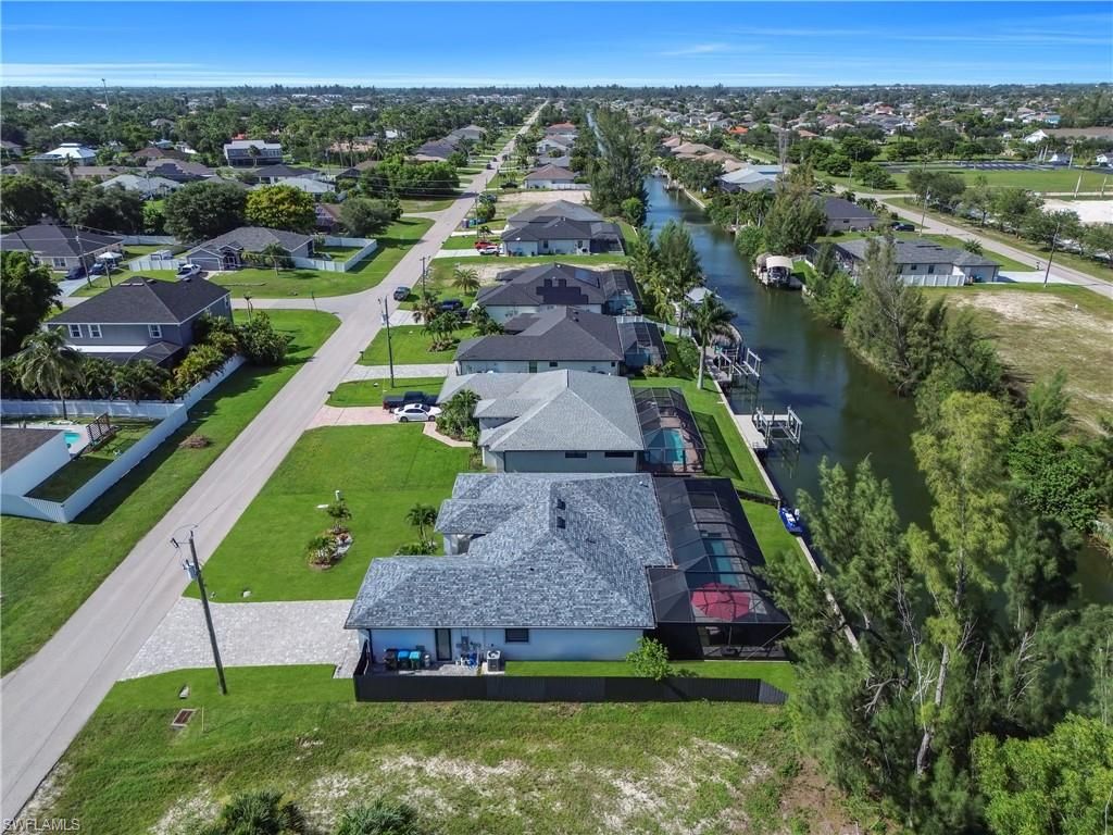 Image 48 of property listing at 2127 SW 17TH PL, Cape Coral, FL 33991