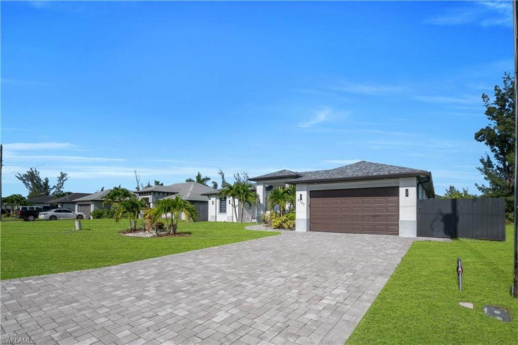 Image 5 of property listing at 2127 SW 17TH PL, Cape Coral, FL 33991