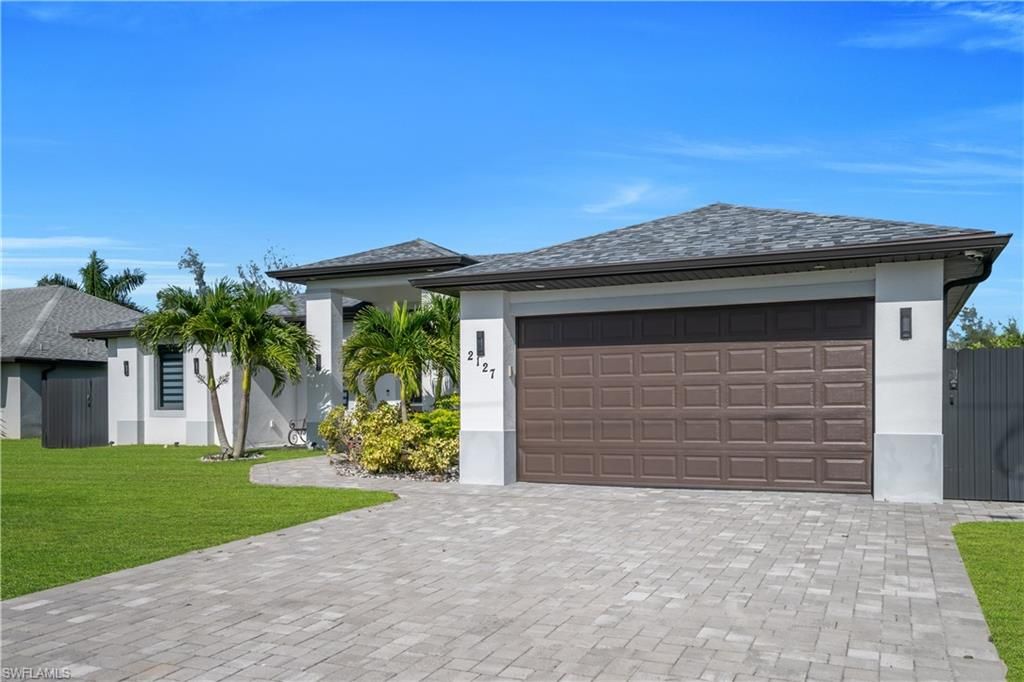 Image 6 of property listing at 2127 SW 17TH PL, Cape Coral, FL 33991