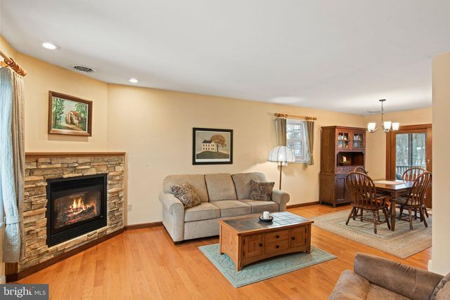 122 WAYNE DR, Harrisburg, PA 17112