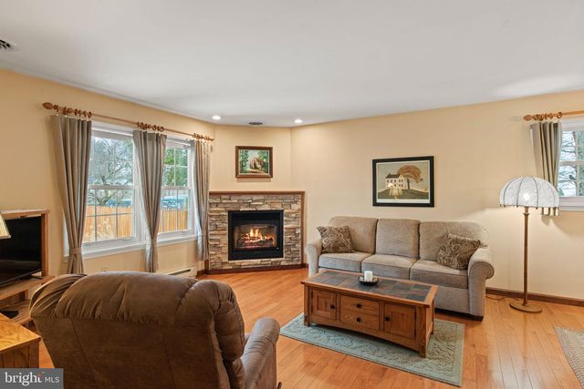 122 WAYNE DR, Harrisburg, PA 17112