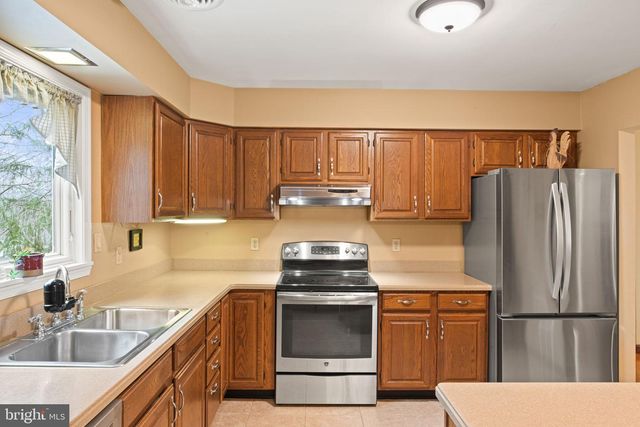 122 WAYNE DR, Harrisburg, PA 17112