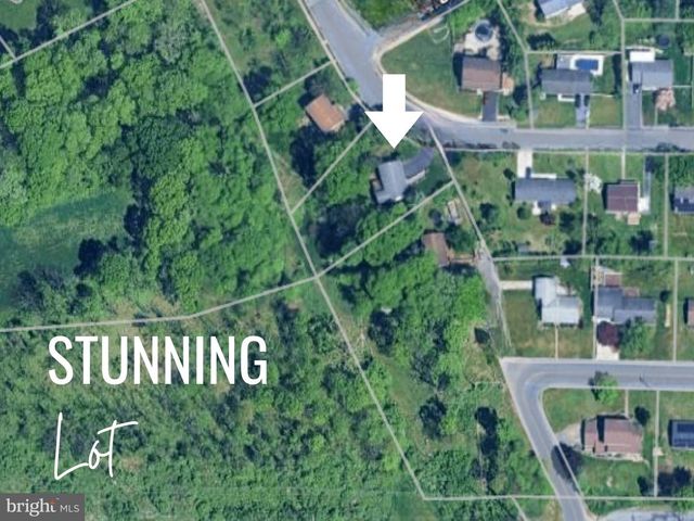 122 WAYNE DR, Harrisburg, PA 17112