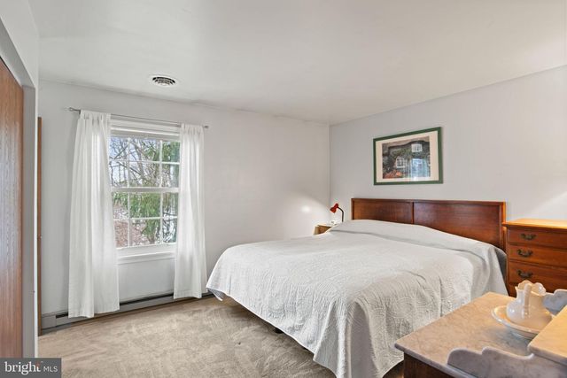 122 WAYNE DR, Harrisburg, PA 17112