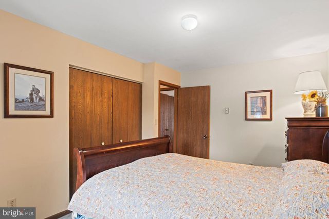 122 WAYNE DR, Harrisburg, PA 17112