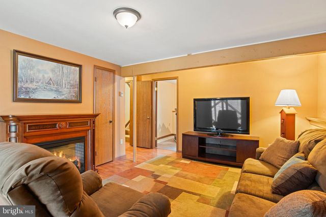 122 WAYNE DR, Harrisburg, PA 17112