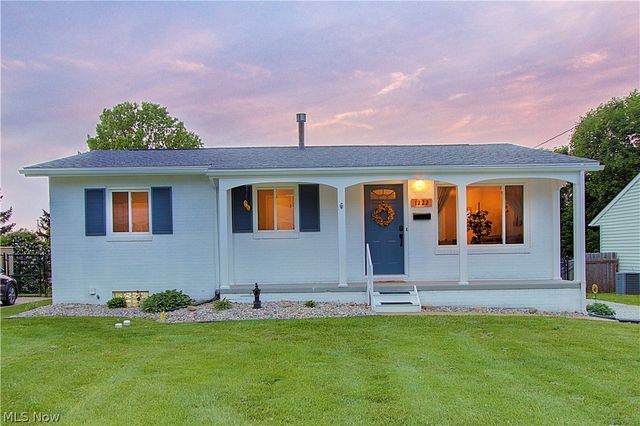 1222 Valley Drive, North Canton, OH 44720