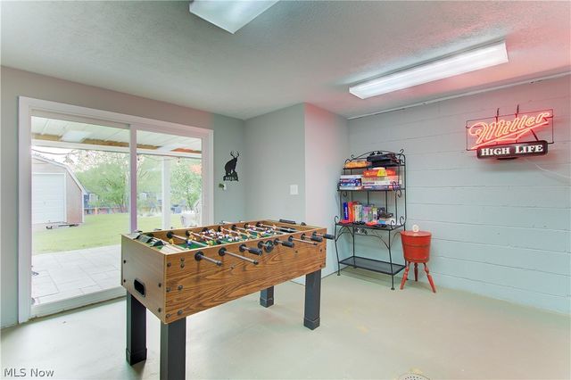 1222 Valley Drive, North Canton, OH 44720