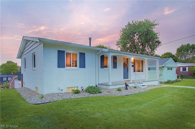 1222 Valley Drive, North Canton, OH 44720