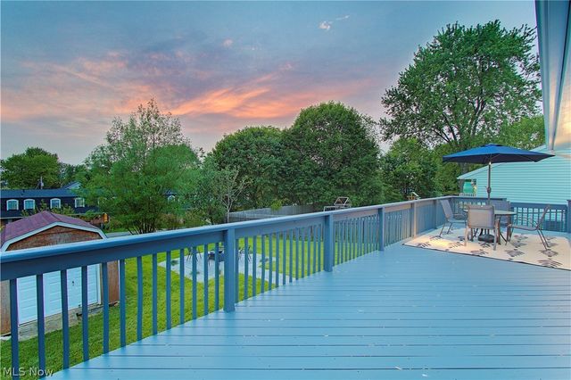 1222 Valley Drive, North Canton, OH 44720