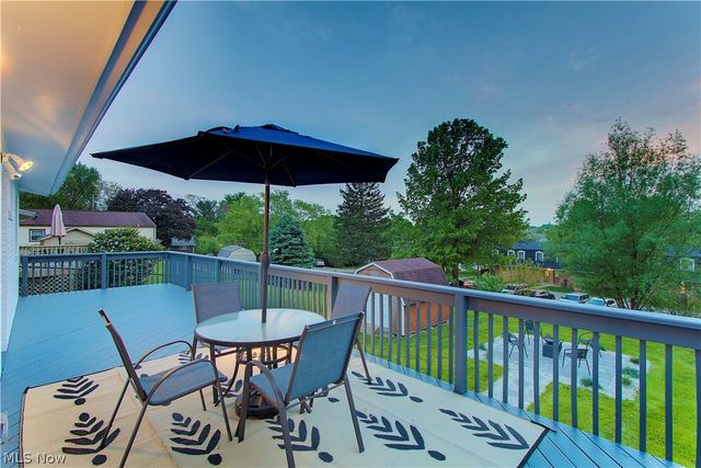 1222 Valley Drive, North Canton, OH 44720