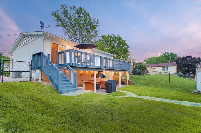 1222 Valley Drive, North Canton, OH 44720
