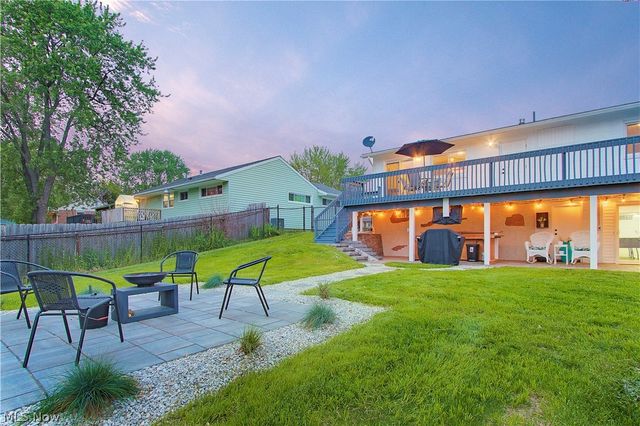 1222 Valley Drive, North Canton, OH 44720
