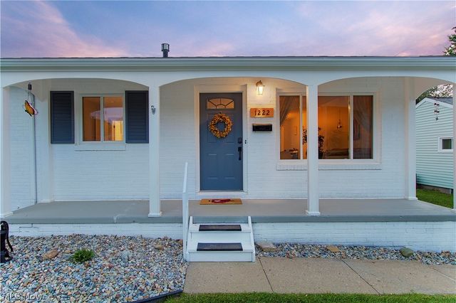 1222 Valley Drive, North Canton, OH 44720