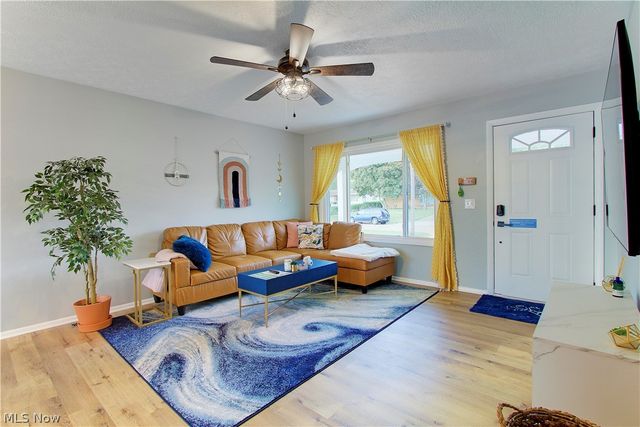 1222 Valley Drive, North Canton, OH 44720