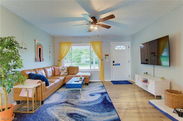 1222 Valley Drive, North Canton, OH 44720
