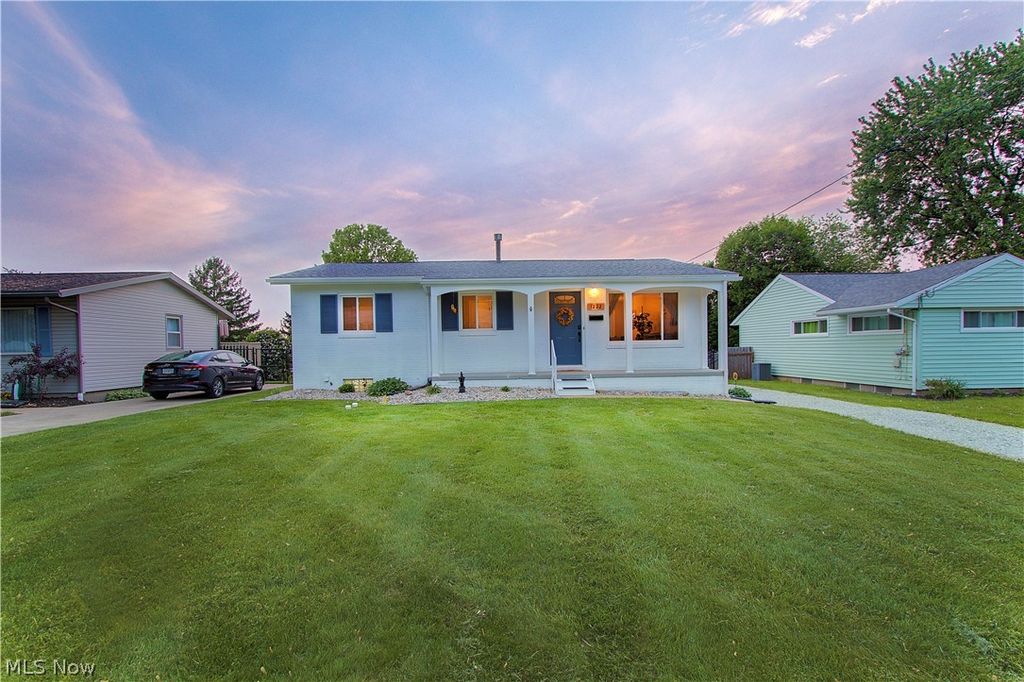 1222 Valley Drive, North Canton, OH 44720