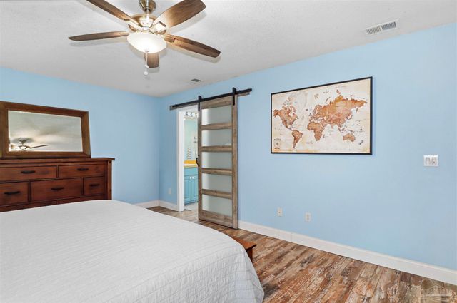 7878 Lola Cir, Navarre, FL 32566