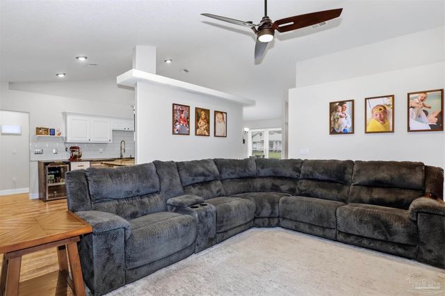 7878 Lola Cir, Navarre, FL 32566