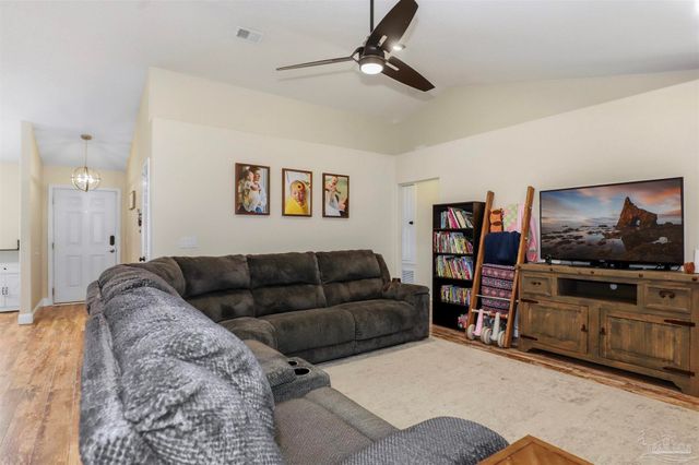 7878 Lola Cir, Navarre, FL 32566