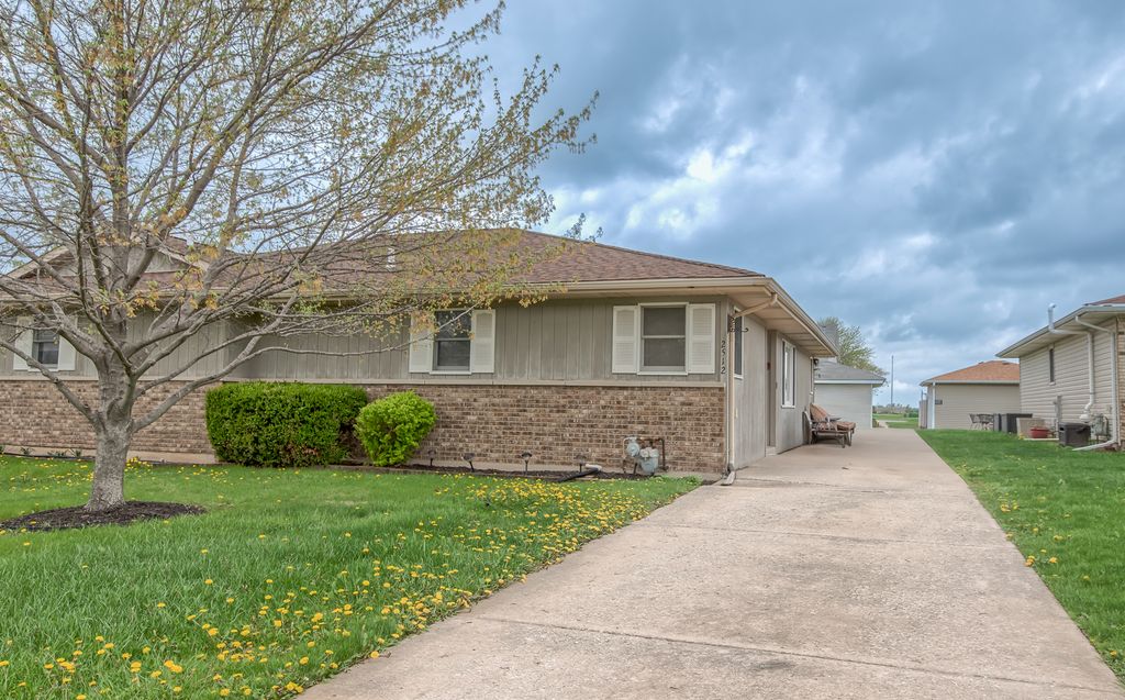 2512 LIVE OAK Drive, Crest Hill, IL 60403