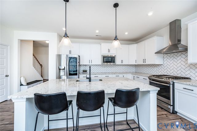 18521 Palisades Rdg, Moseley, VA 23120