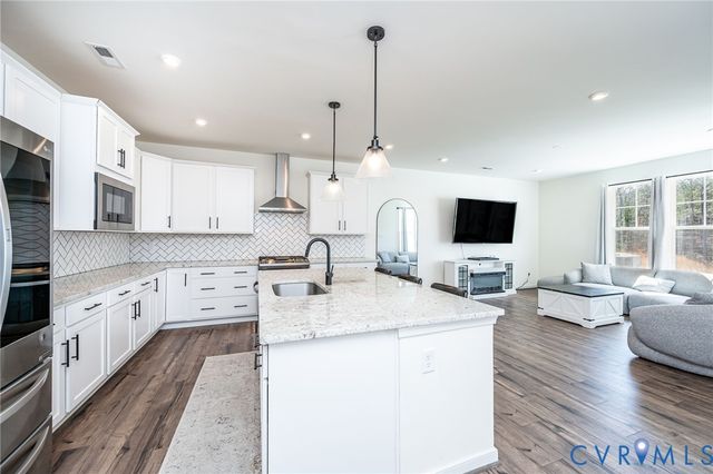 18521 Palisades Rdg, Moseley, VA 23120