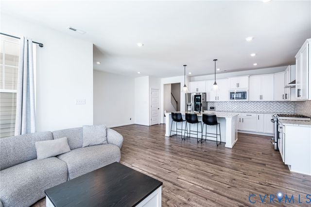 18521 Palisades Rdg, Moseley, VA 23120